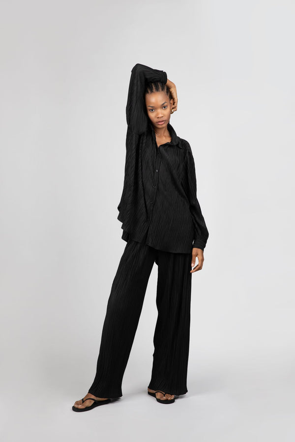 The Plissé Shirt in Raven