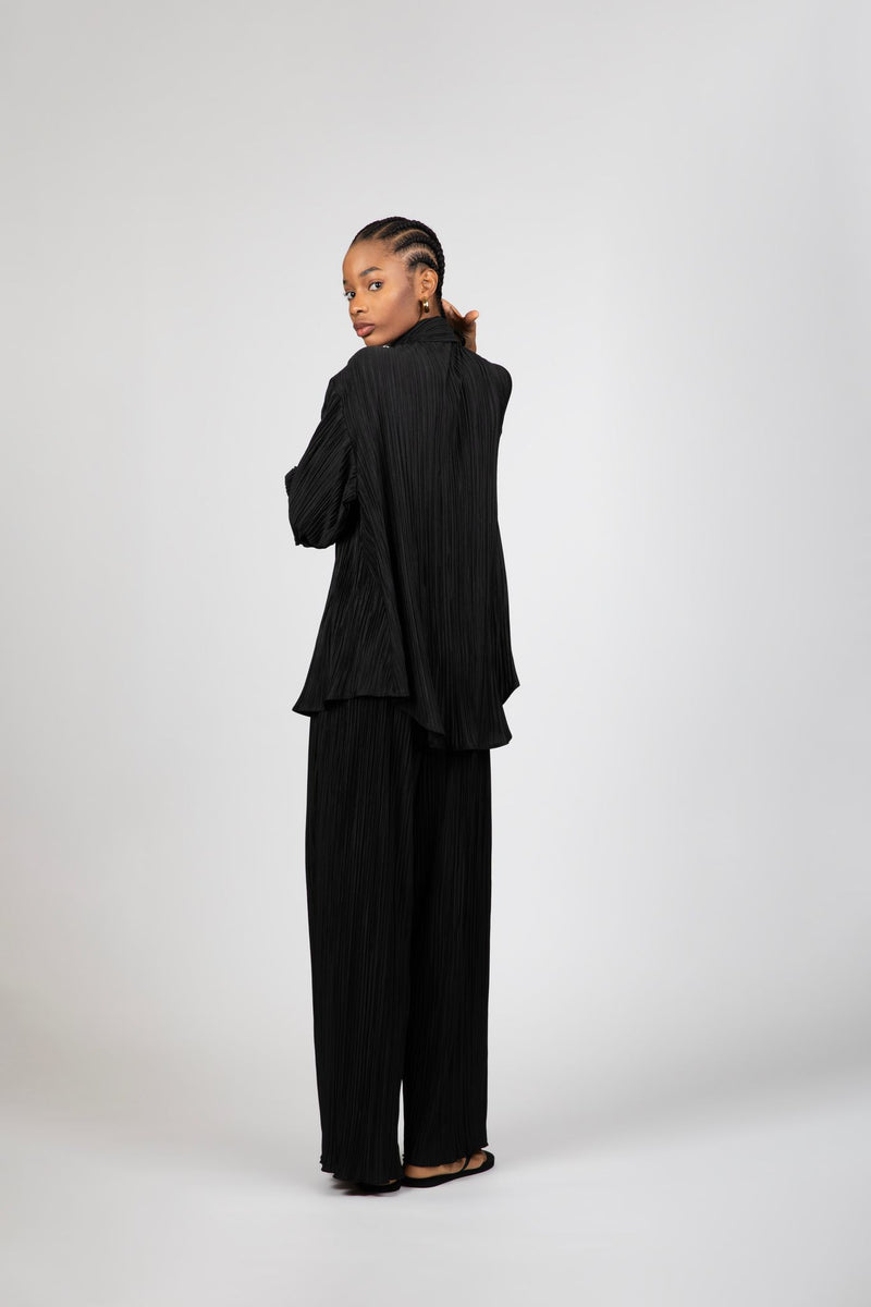 The Plissé Shirt in Raven
