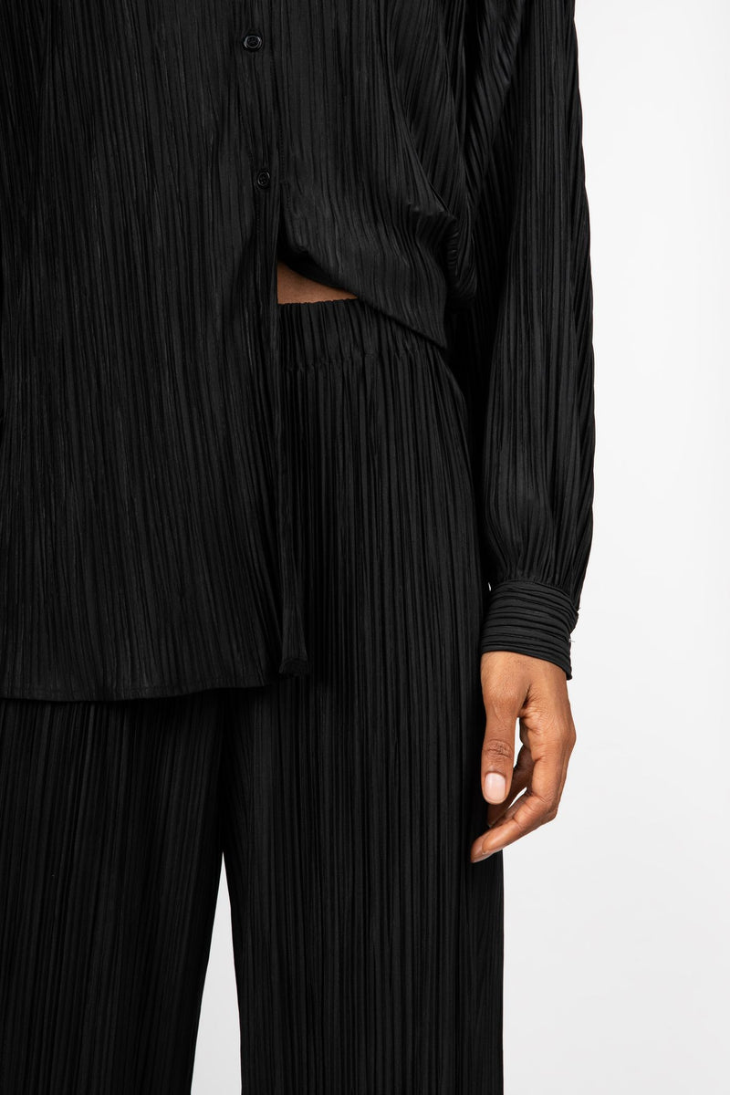 The Plissé Pants in Raven